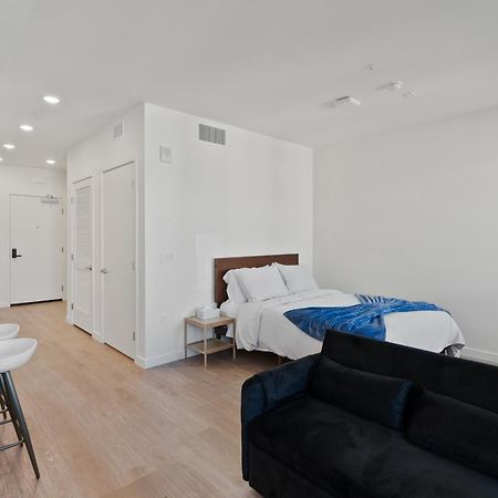 Bright Studio On Sunset Blvd, Free Parking, Gym, And Pool Лос-Анджелес Экстерьер фото
