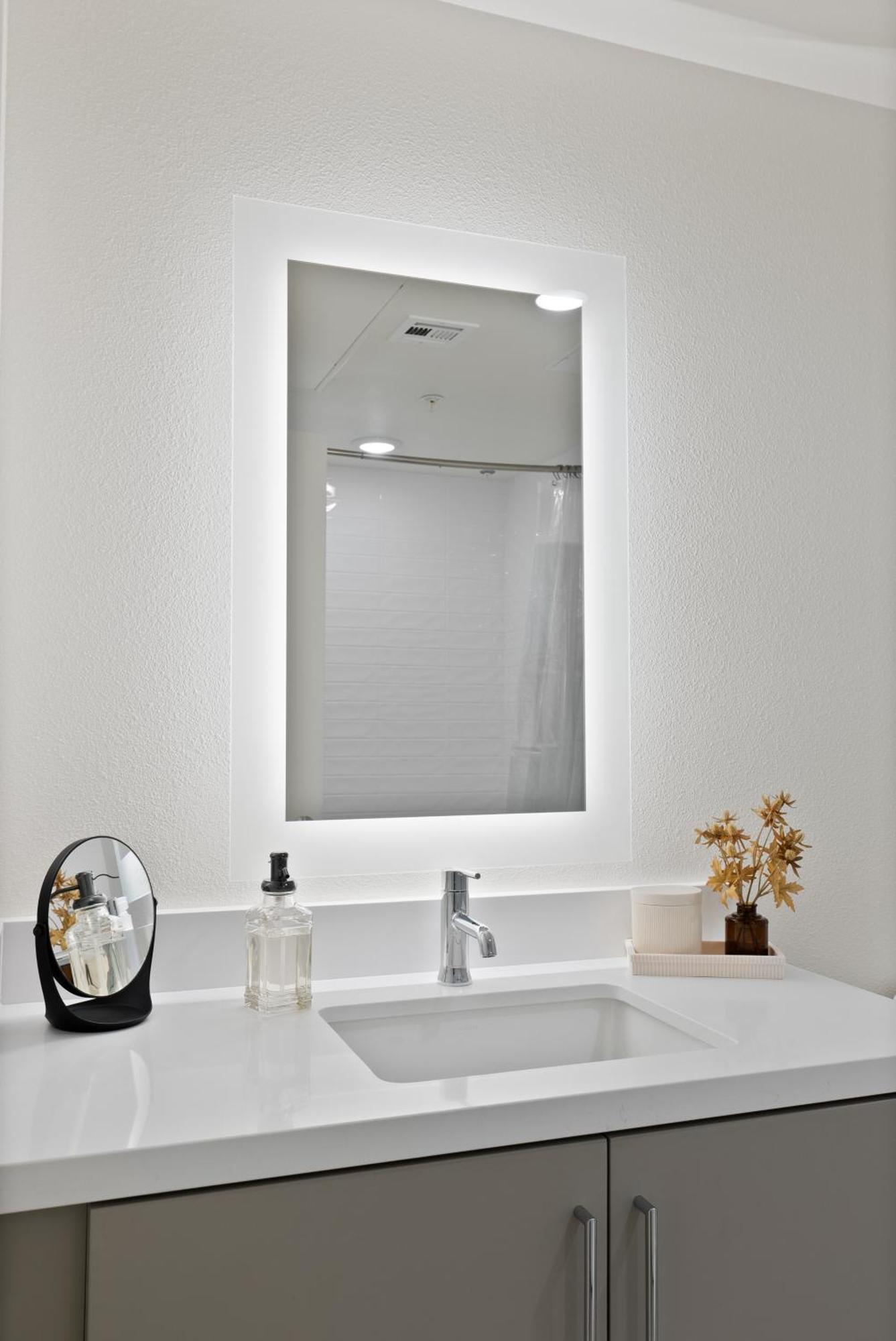 Bright Studio On Sunset Blvd, Free Parking, Gym, And Pool Лос-Анджелес Экстерьер фото